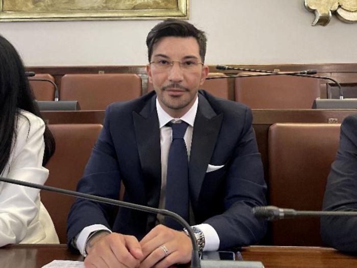 Catania, Riccardo Pellegrino loda Cateno De Luca. Si avvicina l&rsquo;addio a Forza Italia?
