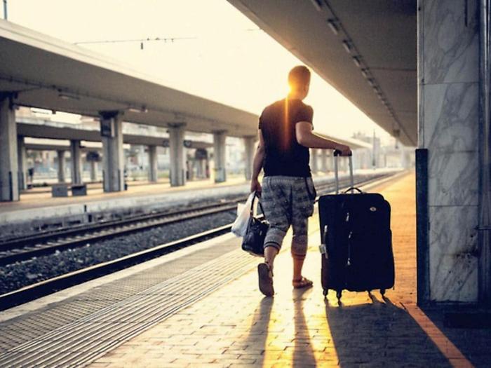 La marcia dei cento trolley partir&agrave; di fronte al Teatro Massimo &laquo;Troppi giovani emigrati, vogliamo un futuro in Sicilia&raquo;