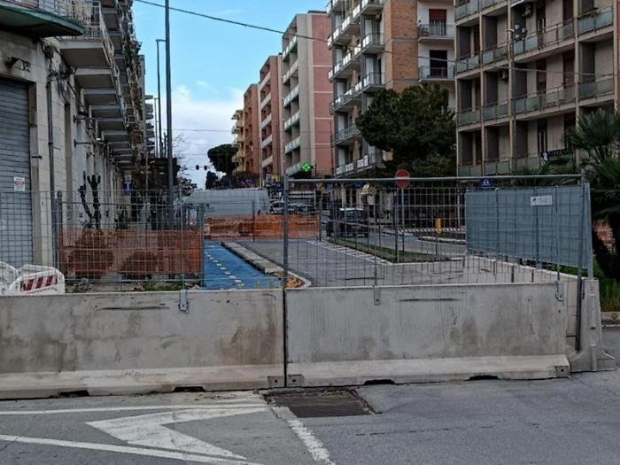 Viale Teocrito, sprint finale: variante accelera i lavori e anticipa la riapertura