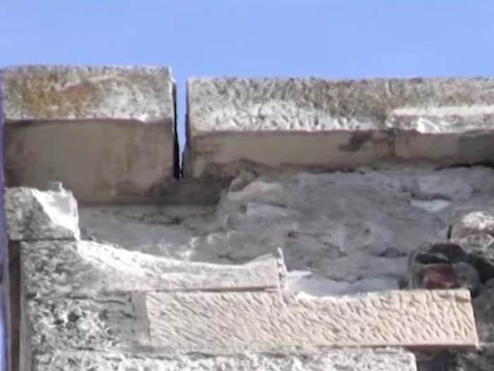Castello normanno, allarme rosso caduti: blocchi di pietra nella notte