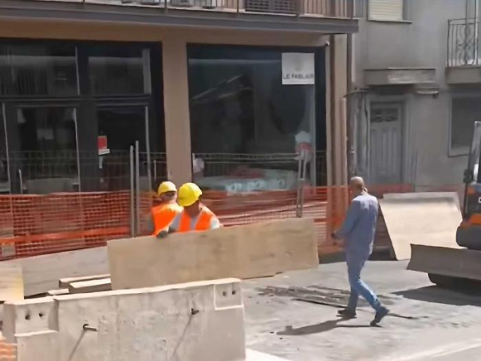 Via Trieste, nuove griglie per prevenire allagamenti
