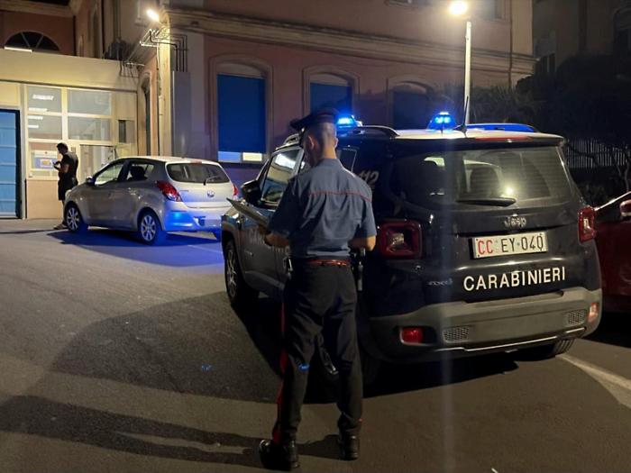 Botte da orbi tra stranieri, in ospedale un accoltellato