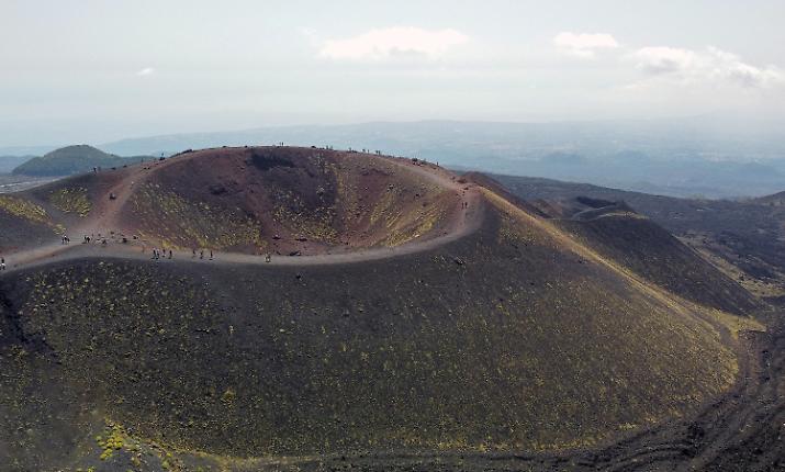 Scossa di terremoto sull'Etna: la faglia Pernicana risponde alla fase finale delle esplosioni
