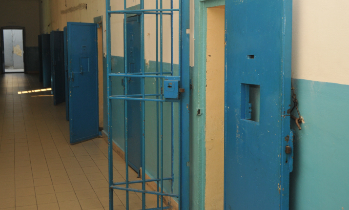 Sei agenti in ospedale, uno accoltellato al volto: aggressione shock nel carcere di Catania