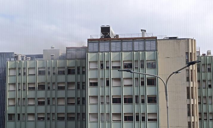 Ospedale Cannizzaro, incendio in corso al settimo piano: disposta l'evacuazione dei pazienti del piano