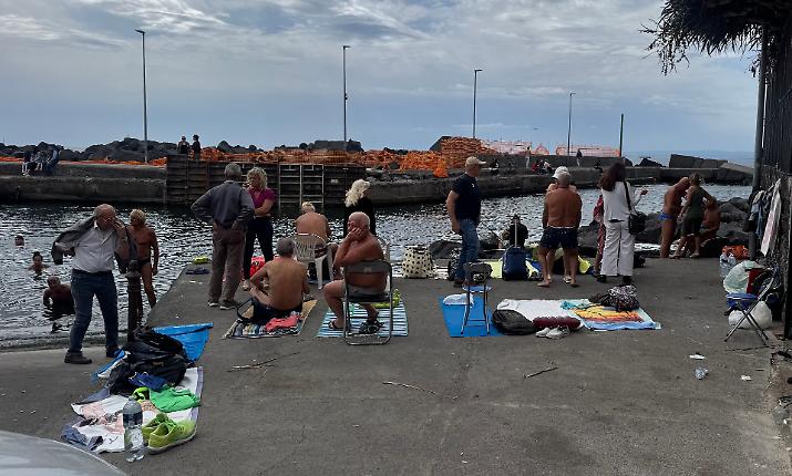 Una domenica di sole timido e acqua fredda: a Catania gli amanti della tintarella sono rimasti delusi
