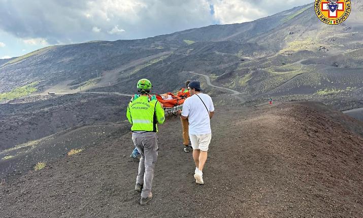 Turista francese ferita ai crateri Silvestri: intervento del Soccorso alpino a Nicolosi Nord