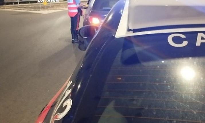 Ubriaca fradicia travolge le auto in sosta: donna di Gravina denunciata